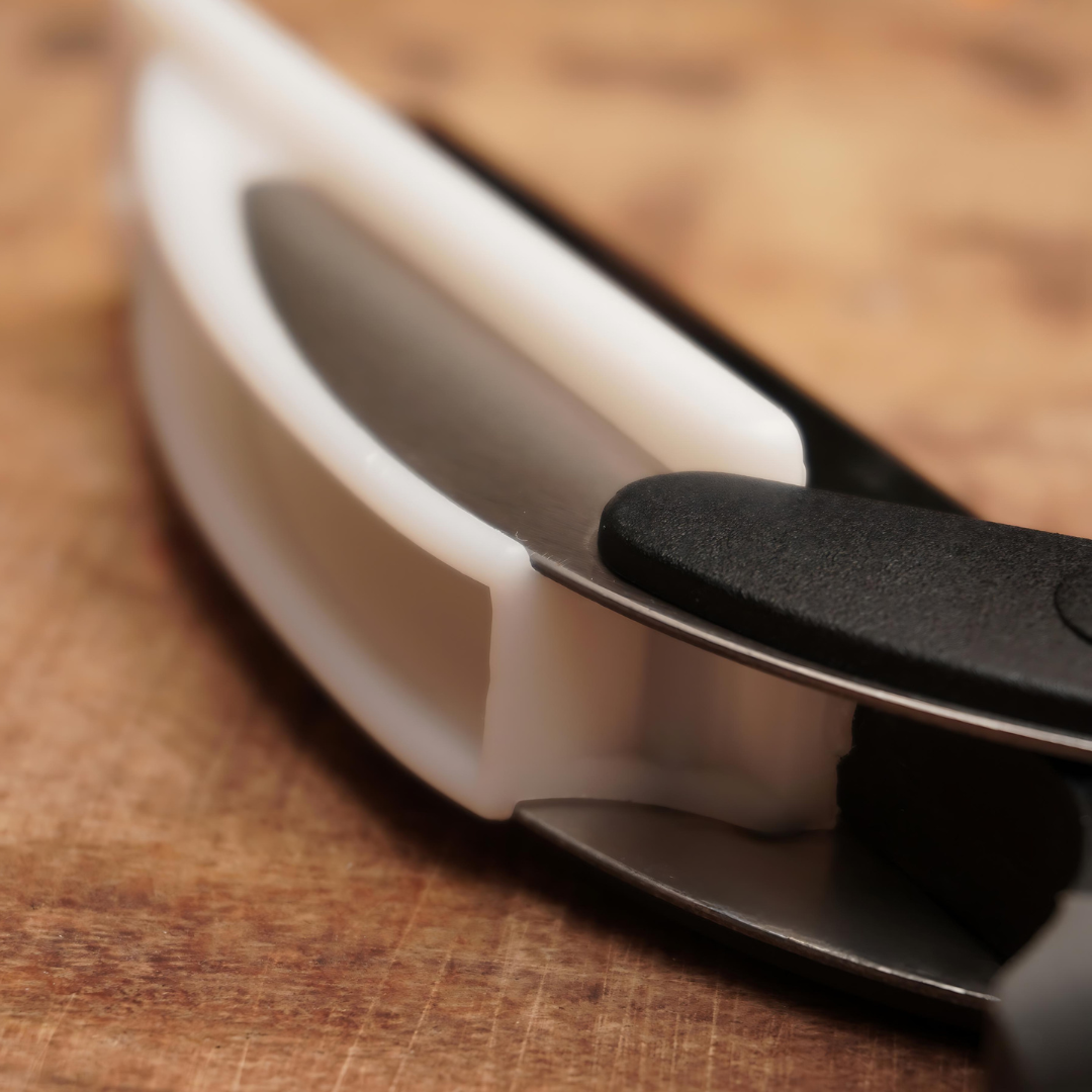 SafeSlice Pro™ - Das Messer und Schneidebrett in einem!