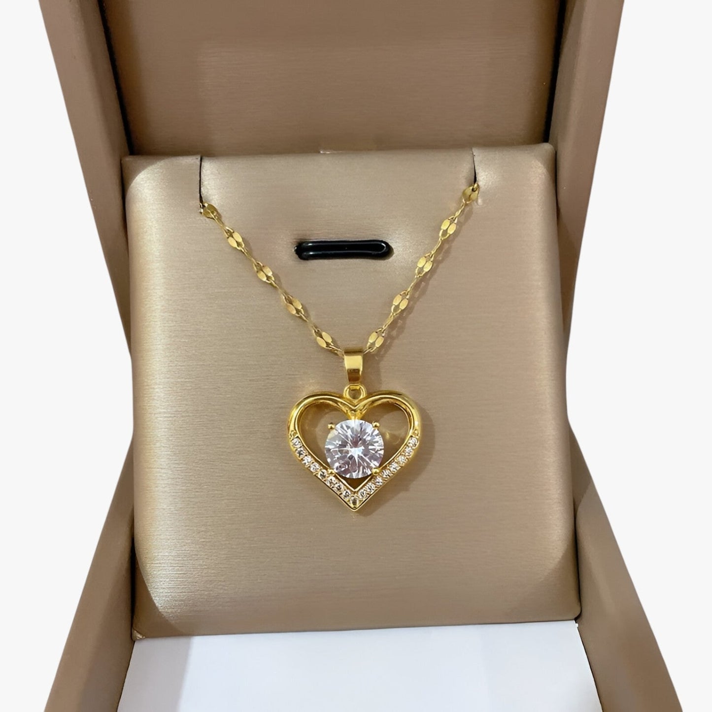 Skylar | Damenherz-Kette mit Edelsteinen, elegantes und komfortables goldenes Design