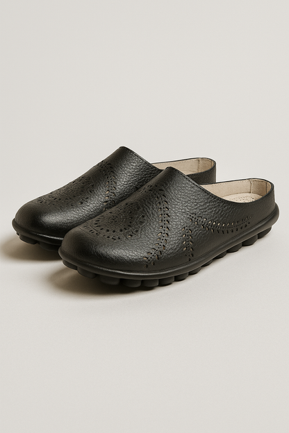 Lina | Bequeme Damen-Slipper mit Mandala-Lochmuster und Flexsohle