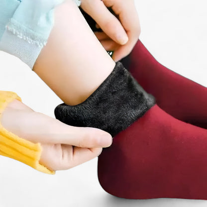Socken aus samtiger Wolle - Ultimative Winterwärme