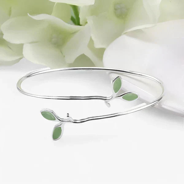 Silberarmband Bangle mit Grünem Blatt - Naturinspirierte Eleganz