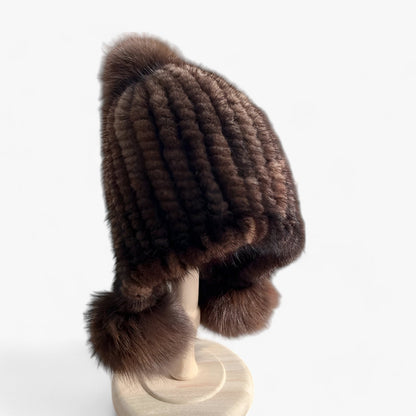 Mütze aus Nerzfell - Luxuriöse Wärme mit Fuchspelz-Pompom