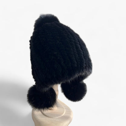 Mütze aus Nerzfell - Luxuriöse Wärme mit Fuchspelz-Pompom