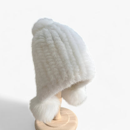 Mütze aus Nerzfell - Luxuriöse Wärme mit Fuchspelz-Pompom