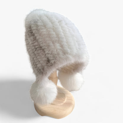Mütze aus Nerzfell - Luxuriöse Wärme mit Fuchspelz-Pompom